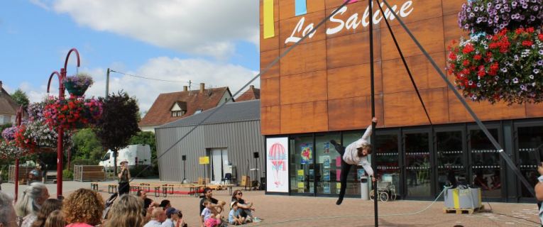 Remue ménage devant la Saline