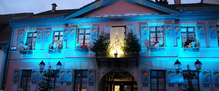 Ouverture de la première case et mise en lumière de la ville