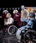 Spectacle : Pourquoi les vieux qui n'ont rien à faire traversent-ils au feu rouge ?